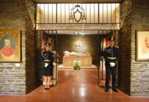 Tumba de Fray Justo Santa María de Oro