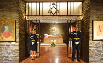 Tumba de Fray Justo Santa María de Oro