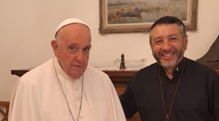 Mons. Mario Robles y el Papa se encontraron en Roma